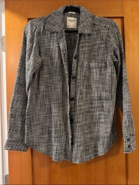 Abercrombie & Fitch Black and White Houndstooth Button-Up Shirt